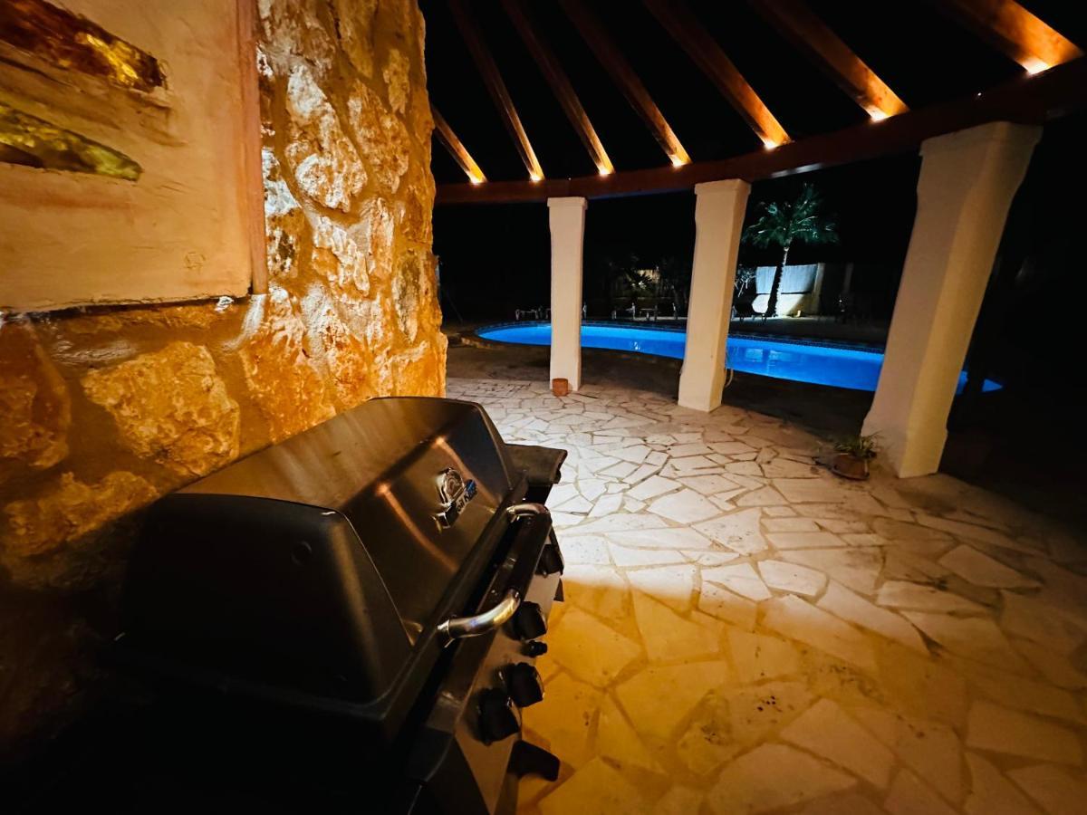 Villa Sanchez In Strandnahe Mit Pool, Jacuzzi, Klima, Wifi, Gas Bbq Santanyi Exterior photo